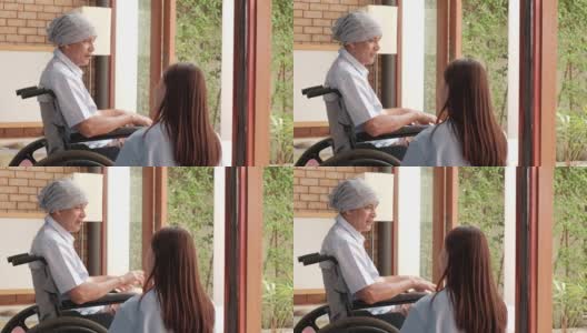 坐轮椅的癌症患者在私人家中接受康复治疗。高清在线视频素材下载