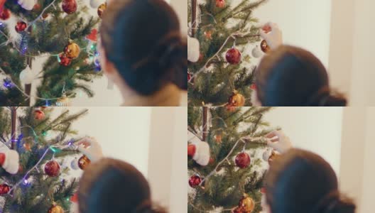 女人在欣赏圣诞树的装饰高清在线视频素材下载