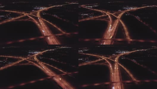从无人机的角度拍摄的一个巨大的立交桥网络的全景图，夜间交叉路口、十字路口、道路、桥梁等位于波兰华沙城外。高清在线视频素材下载