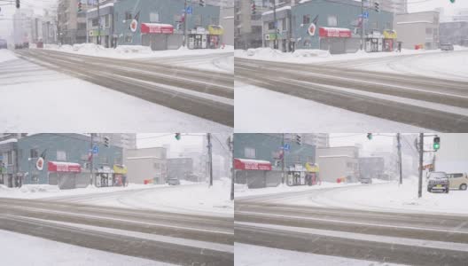 暴风雪。冬季交通。汽车在滑溜溜的路上行驶。下雪,雪花。高清在线视频素材下载