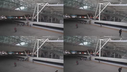 晴天青岛市火车站站台慢镜头顶全景4k中国高清在线视频素材下载