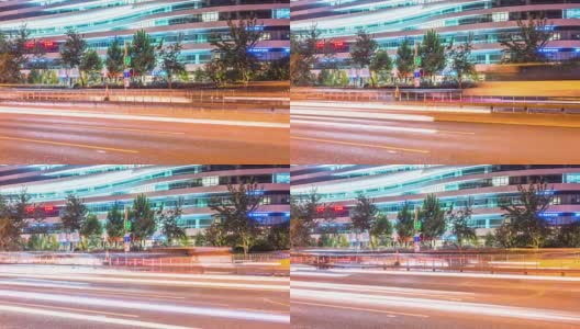 北京的天际线，城市街道上的交通和现代建筑在晚上的时间间隔为4k高清在线视频素材下载