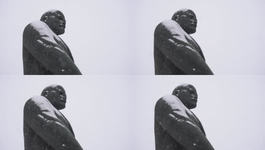 政治纪念碑映衬着列宁冬天的天空，复制空间，慢莫，历史高清在线视频素材下载