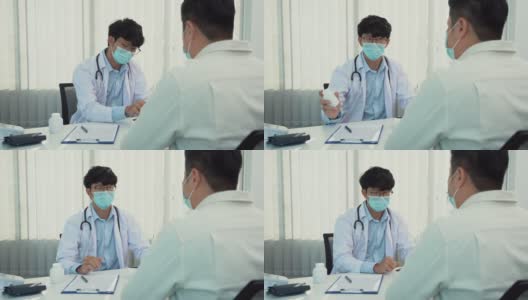 医生正在解释在病毒爆发期间戴着口罩用药片治疗病人的方法。高清在线视频素材下载