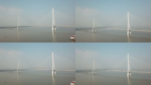 Aerial view of road transportation of Yangtze river bridge高清在线视频素材下载