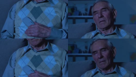 男性退休老人睡在电视机前，坐在沙发上的特写，有午睡，疲劳高清在线视频素材下载