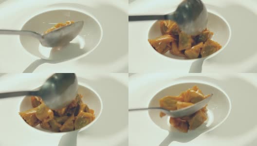 厨师摆酱汁意式馄饨高清在线视频素材下载
