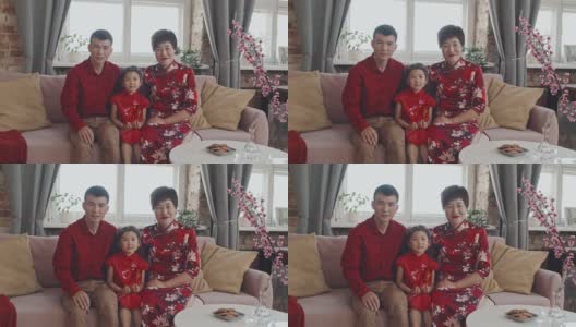 家庭庆祝中国新年的画像高清在线视频素材下载