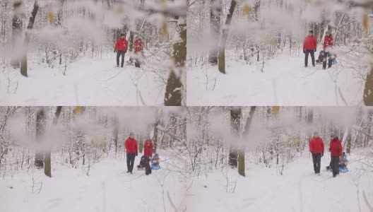 爸爸妈妈在冬天让他们的孩子坐雪橇高清在线视频素材下载