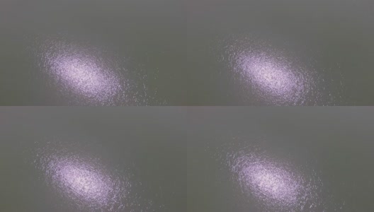 无人机拍摄的阳光反射在火山口湖和水涟漪高清在线视频素材下载