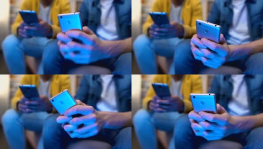 男性朋友在手机上玩游戏，用虚拟现实取代了实时交流高清在线视频素材下载