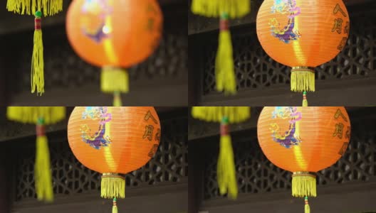 架上的中国传统的纸灯笼为中秋节。户外挂纸灯笼。高清在线视频素材下载
