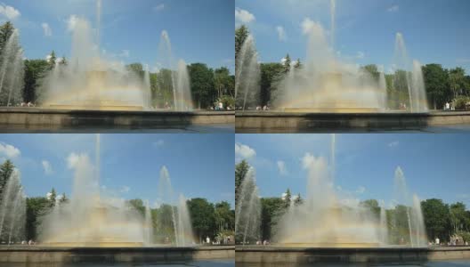 在公园的一个大喷泉上形成了一道美丽的彩虹。水冲击高清在线视频素材下载