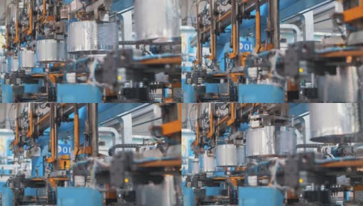 制造工厂生产洗衣机滚筒的自动机器高清在线视频素材下载