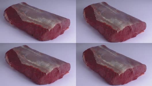 白色背景上的一块生烤牛肉高清在线视频素材下载