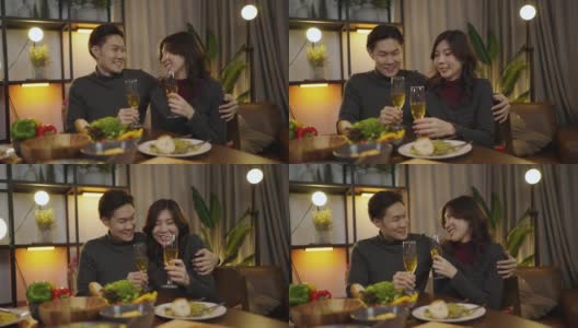 浪漫的亚洲夫妇边吃晚餐边碰杯高清在线视频素材下载