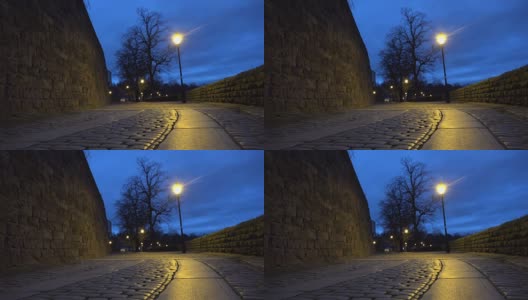 2017年2月左右，英国切斯特夜晚的罗马墙和鹅卵石街道高清在线视频素材下载