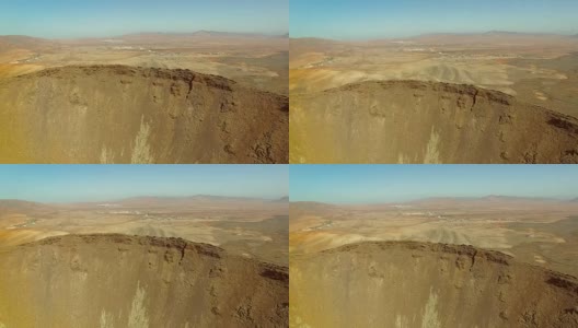 Aerial view of an arid landscape at Caldera de Gairia volcano in Fuerteventura.高清在线视频素材下载