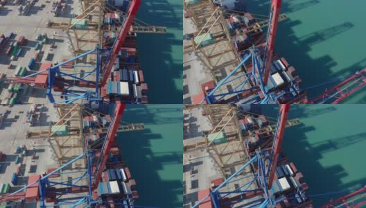 鸟瞰图。集装箱船在深海港口装卸高清在线视频素材下载