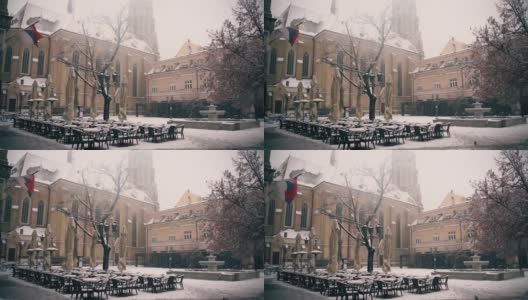 在下雪期间，餐厅的街道露台高清在线视频素材下载