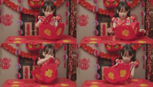 年轻的女孩穿着传统的服装庆祝中国新年高清在线视频素材下载