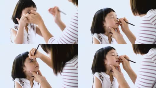 妈妈给女儿化妆刷高清在线视频素材下载