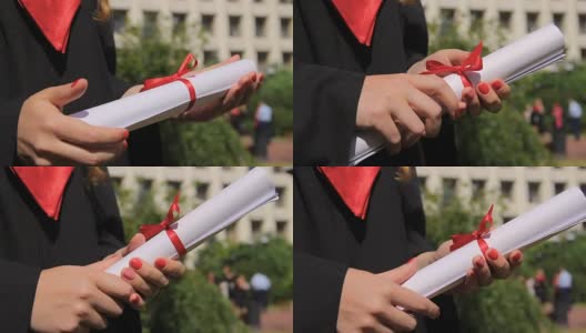 女生手执红丝带毕业典礼的特写高清在线视频素材下载