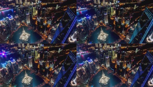 4k时间推移:航拍上海陆家嘴区和外滩全景，摩天大楼灯光秀在晚上，中国。高清在线视频素材下载