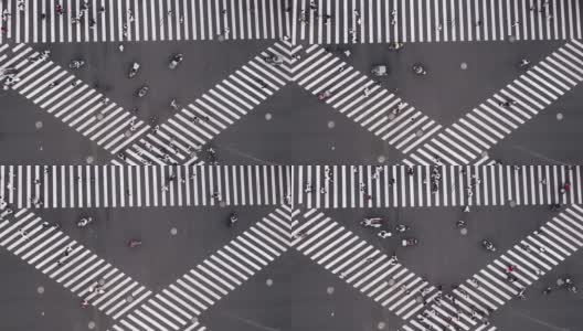 无人机视角的城市街道十字路口高清在线视频素材下载