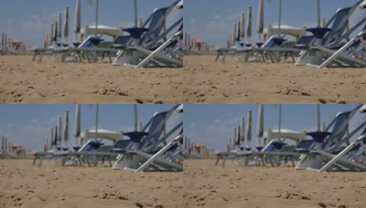 亚得里亚海海滩伞和日光浴床高清在线视频素材下载