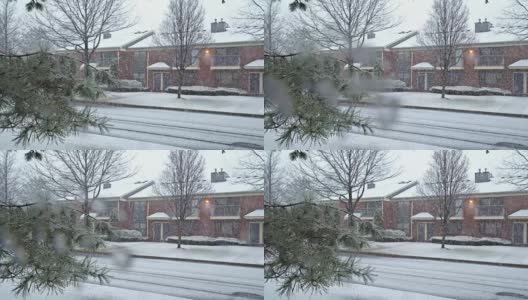 在冬季暴风雪期间拍摄的一个居民区。FullHD电影片段高清在线视频素材下载