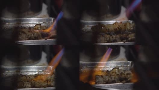 慢镜头烤制美味的烤鸡肉。牛肉串东京高清在线视频素材下载