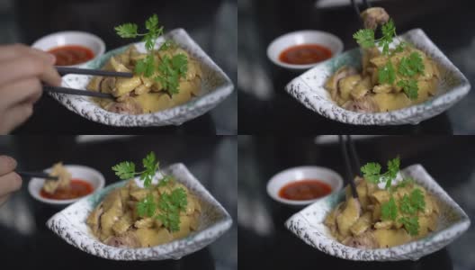 手拿筷子吃中国菜醉鸡高清在线视频素材下载