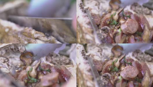 烤全鸡配炒香肠和蘑菇在托盘上特写，炒香肠和蘑菇切片与烤鸡高清在线视频素材下载