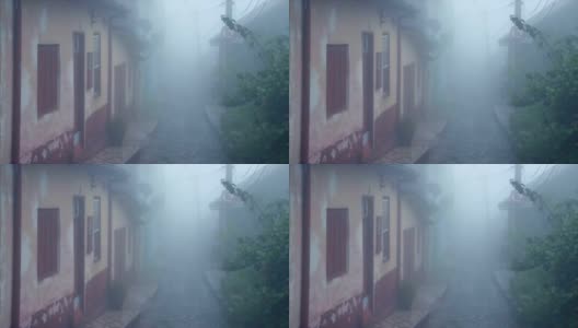 小镇薄雾/乡村雨天高清在线视频素材下载