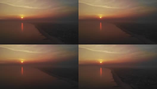 远眺日落时分的绍斯本和伯恩茅斯海岸线高清在线视频素材下载