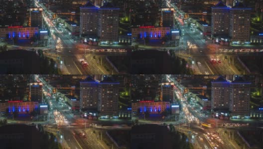 乌兰巴托中部主要十字路口夜间交通的延时视图，蒙古的首都和最大的城市高清在线视频素材下载