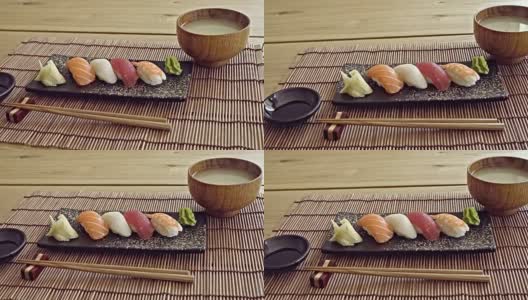 美味的寿司配酱汤和筷子高清在线视频素材下载