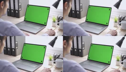 亚洲女人在桌上的笔记本电脑上使用彩色按键屏幕高清在线视频素材下载