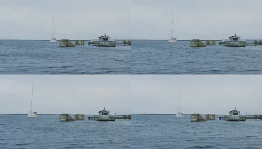 船驶过，一个桑拿房漂浮在海上高清在线视频素材下载