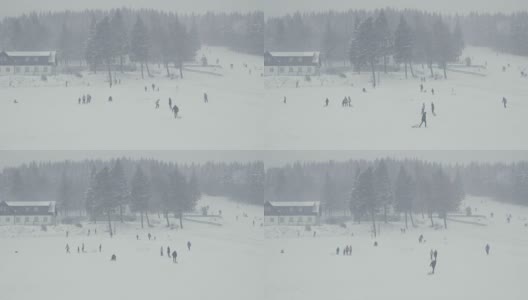 冬季运动，休闲雪橇，滑雪，雪橇。滑雪坡的总镜头。高清在线视频素材下载