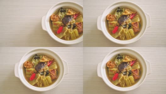 酸菜苦瓜汤-亚洲和素食和素食的风格高清在线视频素材下载