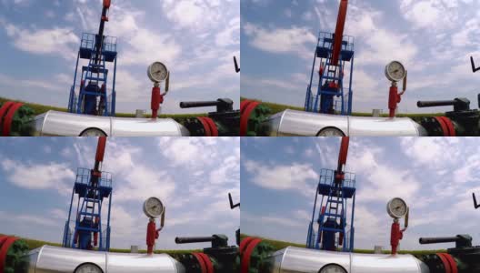 老抽油机从油井中抽原油高清在线视频素材下载