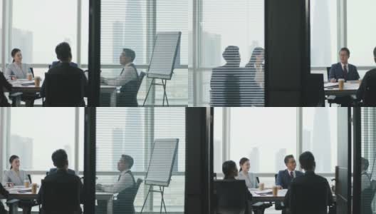 亚洲公司高管在公司会议室讨论业务高清在线视频素材下载
