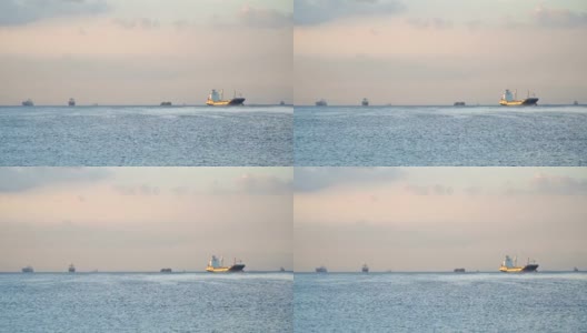 货船在海上抛锚停泊。菲律宾,马尼拉高清在线视频素材下载