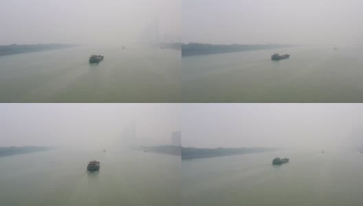长沙市雨天河道货船交通航拍4k中国全景图高清在线视频素材下载