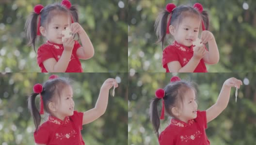 亚洲小女孩穿着中式服装独自玩益智游戏高清在线视频素材下载