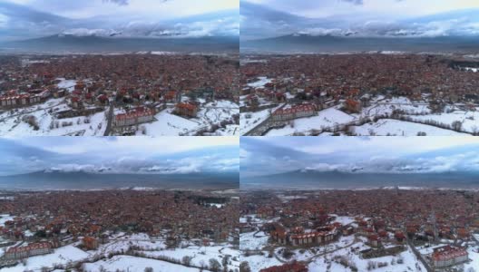 超宽无人机全景拍摄的冬季滑雪胜地班斯科，保加利亚高清在线视频素材下载