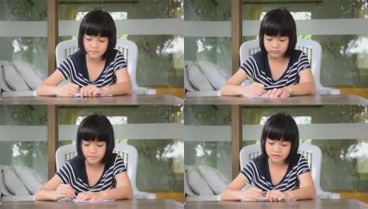 小女孩在做家庭作业。高清在线视频素材下载