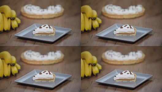 香蕉，鲜奶油，巧克力的香蕉派。高清在线视频素材下载